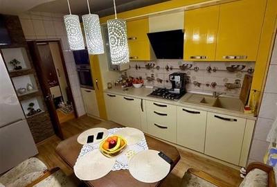 Apartament cu 3 camere decomandat în Nicolina