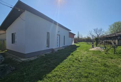 Casă cu 2 camere cu Teren 2000 Mp în Tețcoiu - 2