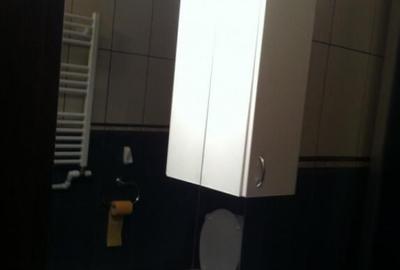 Apartament cu 2 camere semidecomandat, mobilat în Central