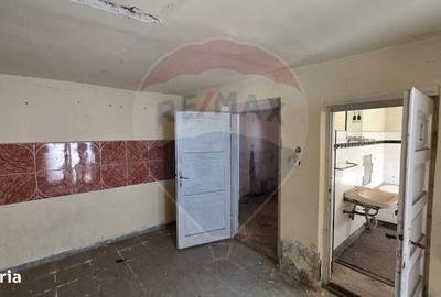 Casă cu 3 camere cu Teren 477 Mp în Central - 15