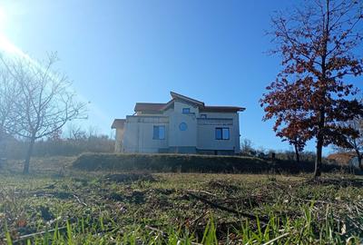 Casă individuală cu 5 camere cu Canalizare în Spitalul Județean - 1