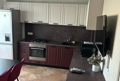 Inchiriere apartament 3 camere Re?i?a, zona lini?tita Etaj 1 - 3