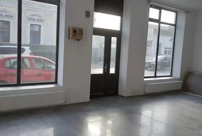Inchiriez Cladire ( Spatiu Comercial si Casa de Locuit ) - 3