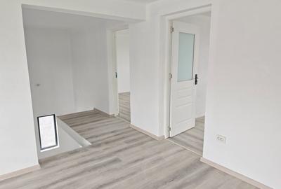 Casă cu 3 camere în Breasta