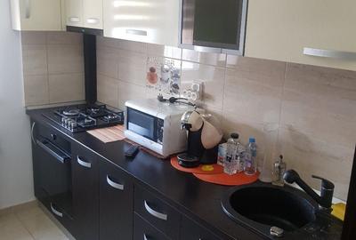 Apartament cu 3 camere decomandat în Roșu - 2