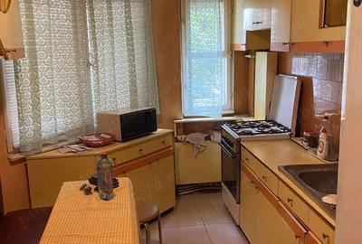 Apartament cu 3 camere semidecomandat în Micro 16 - 12