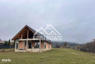 Casă cu 3 camere cu Teren 2800 Mp în Central - 2