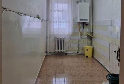 Apartament cu 3 camere semidecomandat în Central - 5