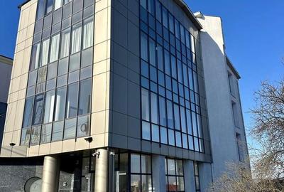 Spațiu comercial, de 1,080 mp, în Central - 16