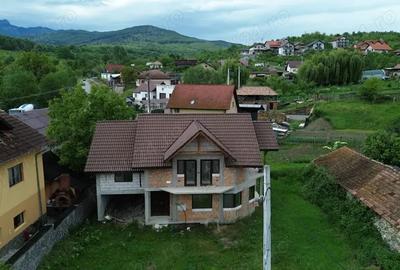 Casă cu 5 camere în Berislăvești - 1