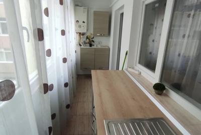 Apartament cu 3 camere semidecomandat, mobilat în 1 Mai - 7