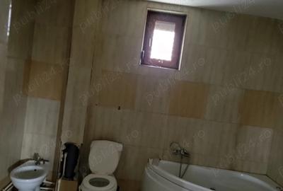 Casă cu 4 camere cu Teren 450 Mp în Central - 2