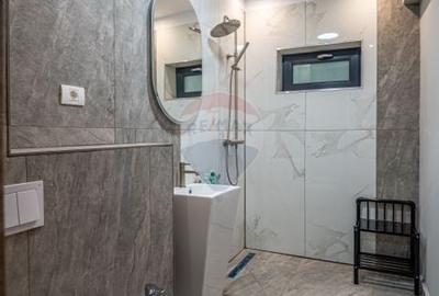 Casă cu 7 camere cu Teren 251 Mp în Central - 8