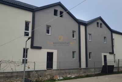 Duplex cu 5 camere cu Canalizare în Central - 2