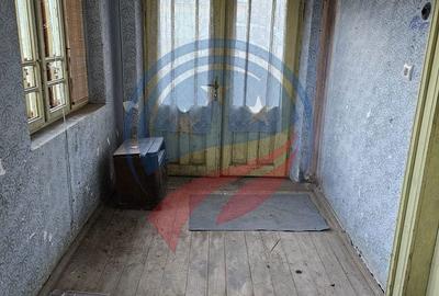 Casă cu 4 camere cu Teren 1963 Mp în Central - 2