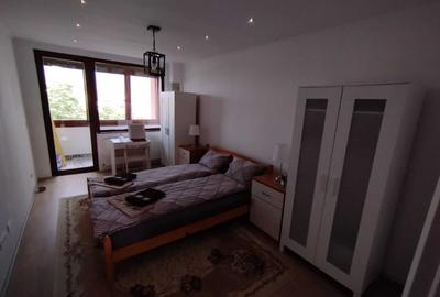 Apartament cu 3 camere semidecomandat în Central - 1