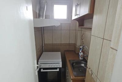 Garsonieră decomandată în Central