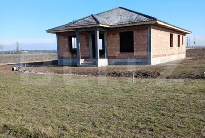 Casă cu 4 camere cu Teren 600 Mp în Botiz - 6