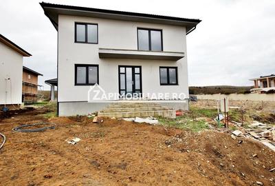 Casă individuală cu 5 camere în Corunca