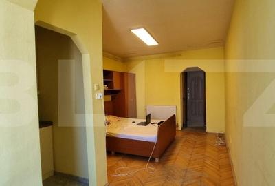 Garsoniera, zona Ostrovului et.4/4