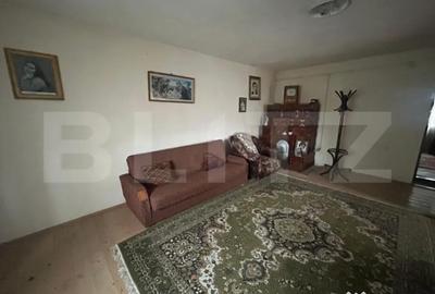 Casă cu 3 camere cu Teren 2700 Mp în Central - 2