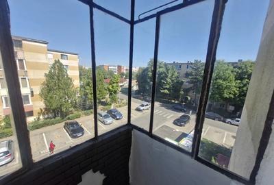 Vand URGENT sau inchriez apartament 2 camere semidecomandat - 1