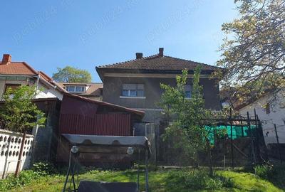 Vand casa cu etaj - 1
