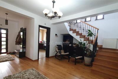 Casa individuala - 250 mp anexa - 10 ari teren - Scheia - 10