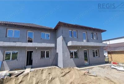 Casă cu 4 camere cu Teren 250 Mp în Sânpetru - 1