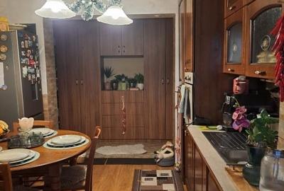 Apartament cu 3 camere semidecomandat în Craiovița Nouă - 9