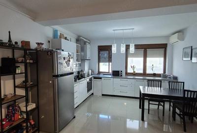Apartament cu 3 camere decomandat în Central - 8