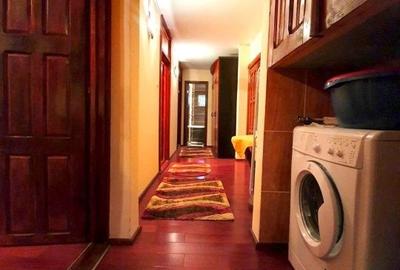 Proprietar, vând apartament 4 camere, decomandat, zona 1 Mai, negociabil - 12