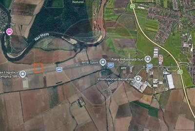 Teren de 32600 mp, în Sud