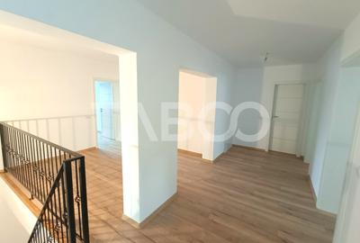 Casa 10 camere 390 mp utili - pe strada Calea Poplacii din Sibiu - 1