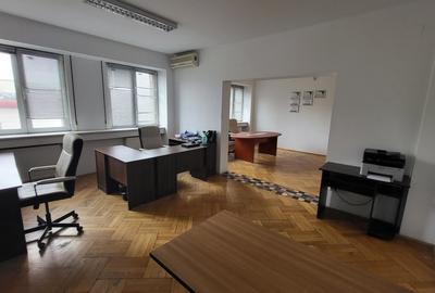 Birou, de 70 mp, în Universitate