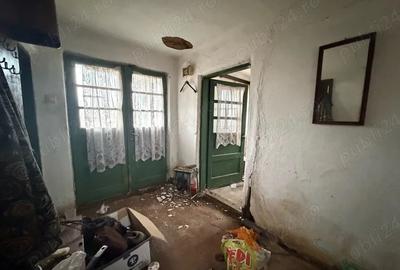 Casă cu Teren 2200 Mp în Izvoru - 2