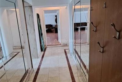 Apartament cu 3 camere decomandat în Decebal - 2
