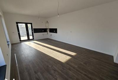 Casă cu 4 camere cu Teren 400 Mp în Tunari