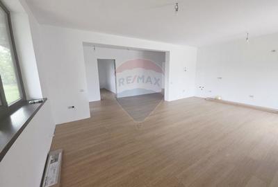 Casa cu livada si teren generos - Girov - 13