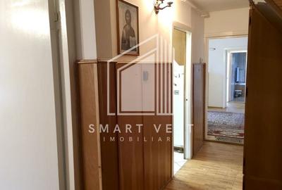 Apartament cu 3 camere semidecomandat, mobilat în Micro 16 - 17