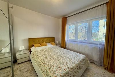 Apartament decomandat renovat cu 2 camere, zona Soarelui - 1