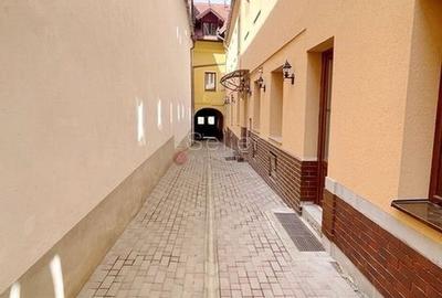 Pensiune de 15 camere in Centrul Istoric la 400m de Piata Sfatului - 13