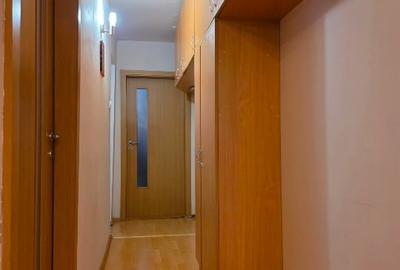 Apartament cu 3 camere semidecomandat, mobilat în Micro II - 10