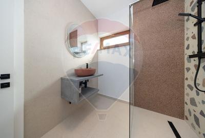 Casă cu 6 camere cu Teren 767 Mp în Stupinii Prejmerului - 17