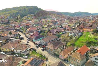 Casă cu 3 camere cu Teren 655 Mp în Central - 2