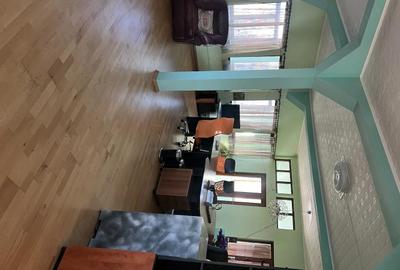 Casă cu 5 camere cu Canalizare în Petrolului - 1