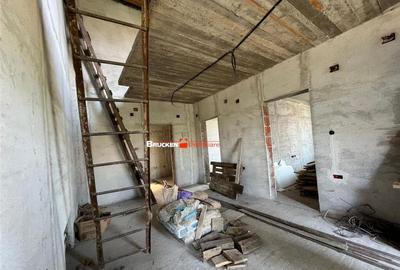 Casă cu 5 camere cu Teren 4316 Mp în Petreu - 8