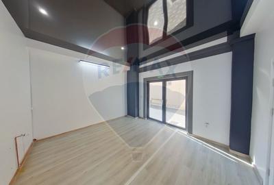 Birou, de 145 mp, în Central - 2