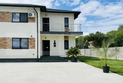 Casă cu 3 camere cu Teren 464 Mp în Central - 1