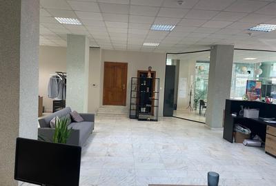 Spațiu comercial, de 167 mp, în Central - 3